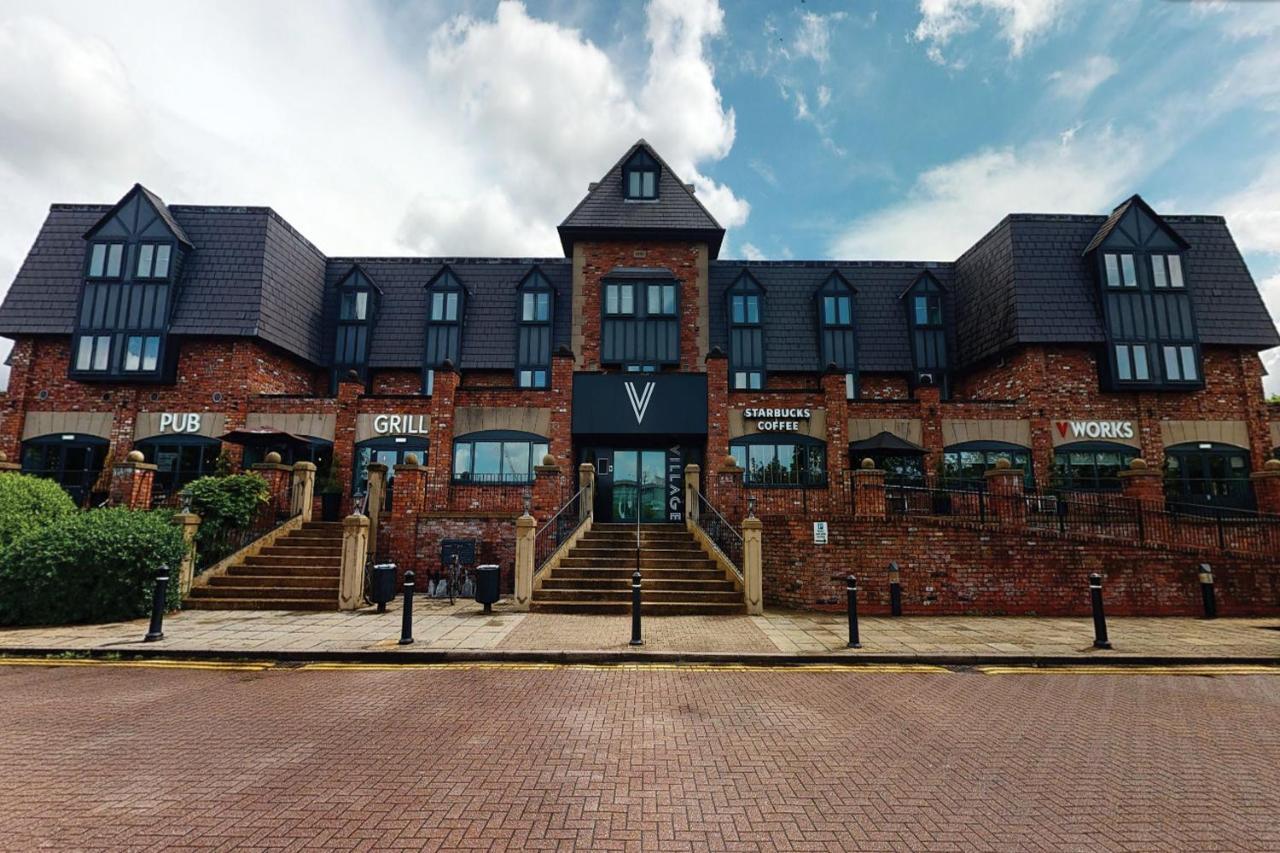 Village Hotel Warrington Exterior foto