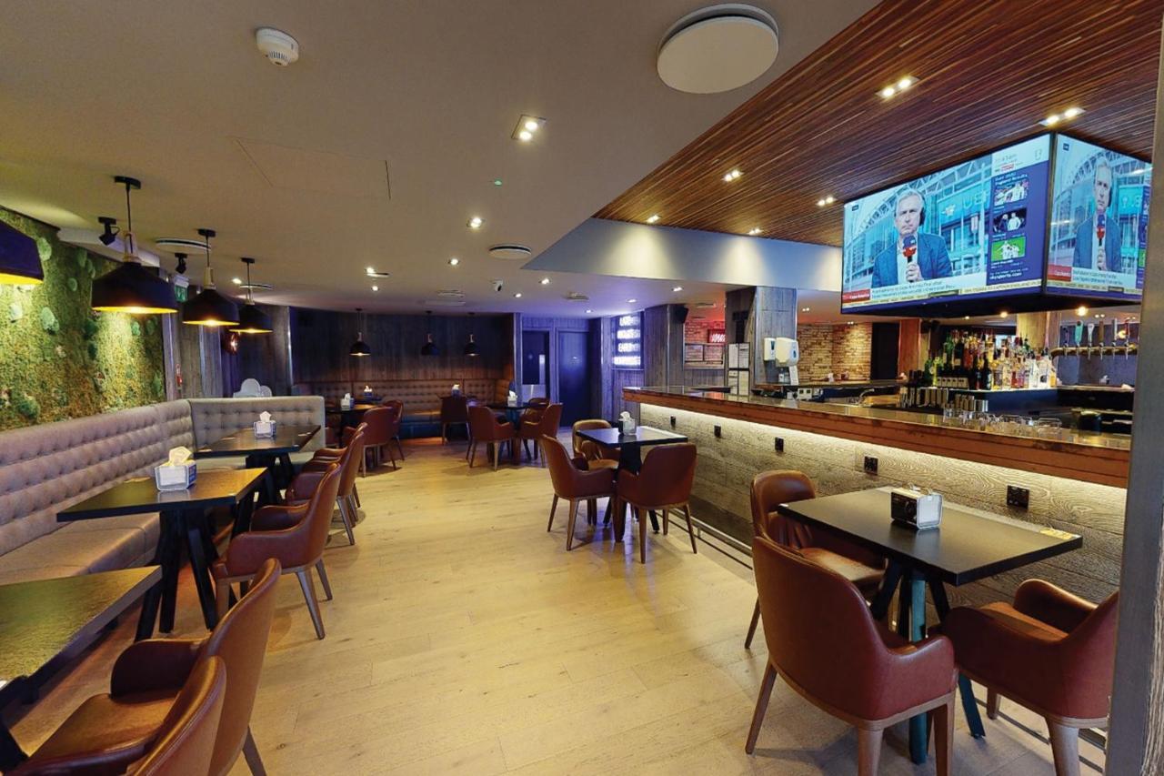 Village Hotel Warrington Exterior foto