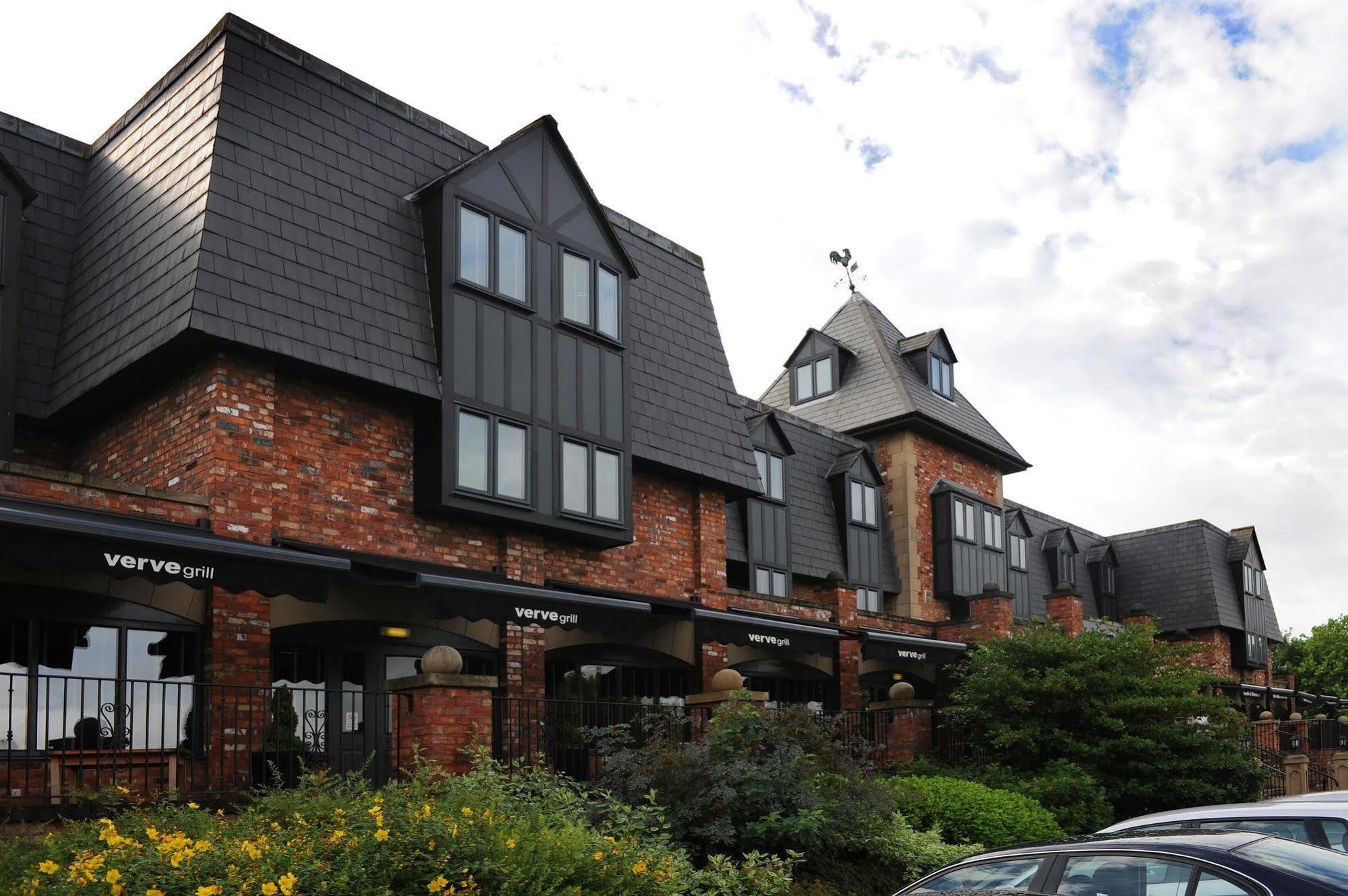 Village Hotel Warrington Exterior foto